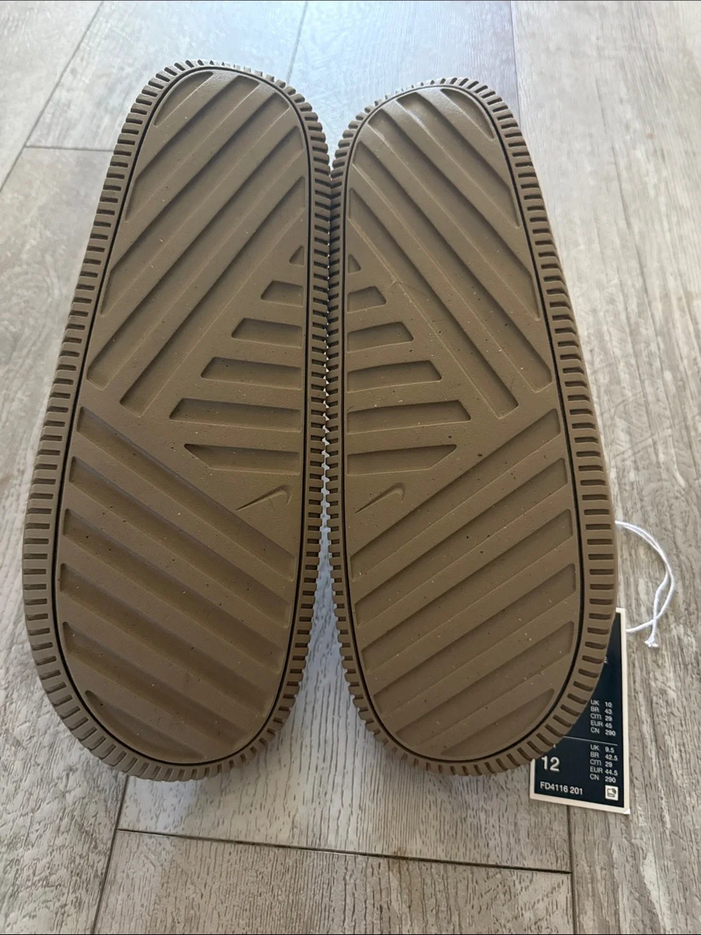 Nike simple slip